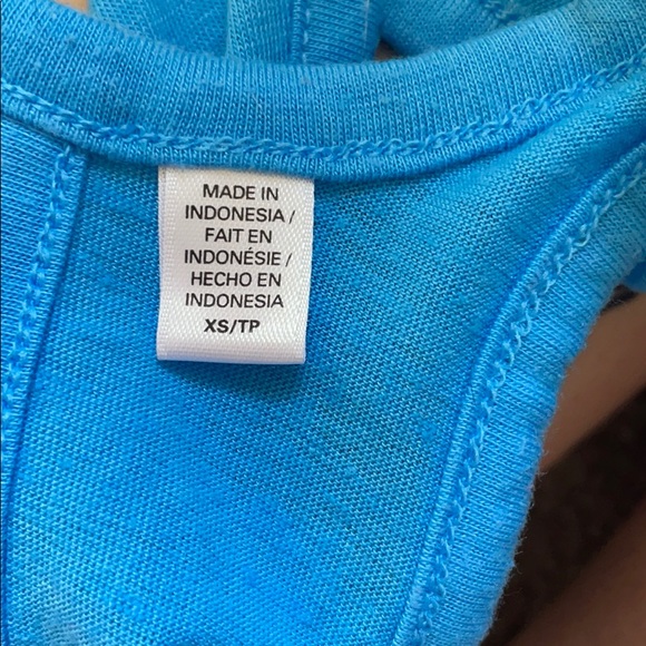 Workout top - Picture 3 of 3